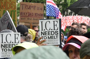 14 Haziran 2025, Miami, Florida, ABD: Miami 'deki Bisscayne Bulvarı' nda birçok anti-koz protestocusu, bize karşı protesto eylemi düzenledi. Başkan Donald Trump, göçmenlik politikaları, otoriterciliği (Victor m matos / the enews2)