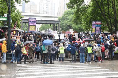 14 Haziran 2025, Miami, Florida, ABD: Miami 'deki Bisscayne Bulvarı' nda birçok anti-koz protestocusu, bize karşı protesto eylemi düzenledi. Başkan Donald Trump, göçmenlik politikaları, otoriterciliği (Victor m matos / the enews2)
