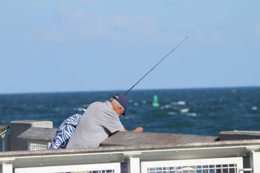Güney sahili rıhtım noktası. 17 Haziran 2025, Miami, Florida, ABD: çocuklar da dahil olmak üzere yüzücülerin temiz suda yüzebileceği, piknik yapabileceği, spor yapabileceği, (niyi fote / theenews2)