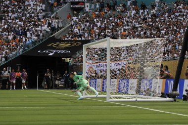 18 Haziran 2025, Miami, Florida, ABD Al Hilal 'in 8 numarası Ruben asla ceza almadı ve gerçek Madrid C.F. arasındaki futbol maçında takım arkadaşlarıyla kutlama yaptı. Ve al hilal in the group stage of fifa (niyi fote / the new ws2)