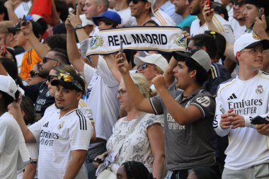 18 Haziran 2025, Miami, Florida, ABD: Gerçek Madrid C.F. arasındaki futbol maçı boyunca taraftarlar Al Hilal, Fifa Dünya Kulüpler Kupası 'nın grup aşamasında Miami' deki Hard Rock Stadyumu 'nda yer alıyor. (niyi fote / the new ws2)