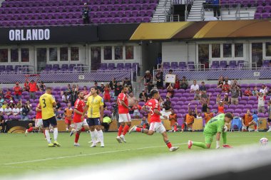 June 20, 2025, orlando, florida, usa: pavlidis evangelos #14 scored second goal of benfica and celebrates with teammates during soccer match between sl benfica and auckland fc in the phase group (niyi fote / thenews2)