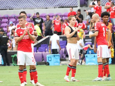 20 Haziran 2025, Orlando, Florida, ABD: Benfica oyuncuları, Orlando 'daki Inter & co Stadyumu' ndaki Auckland FC ile sl Benfica arasındaki futbol maçının sonunda taraftarlara teşekkür etti. (niyi fote / the new ws2)