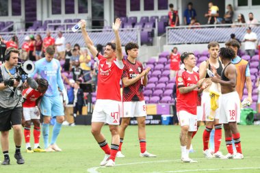 20 Haziran 2025, Orlando, Florida, ABD: Benfica oyuncuları, Orlando 'daki Inter & co Stadyumu' ndaki Auckland FC ile sl Benfica arasındaki futbol maçının sonunda taraftarlara teşekkür etti. (niyi fote / the new ws2)