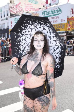 New York şehri 2025 Coney Adası deniz kızı günü geçidi Brooklyn 'de. New York, New York, ABD. 43. Geleneksel Denizkızı Geçidi saat tam 13: 00 'te gerçekleşti. (Victor m matos / the new ws2)