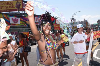 New York şehri 2025 Coney Adası deniz kızı günü geçidi Brooklyn 'de. New York, New York, ABD. 43. Geleneksel Denizkızı Geçidi saat tam 13: 00 'te gerçekleşti. (Victor m matos / the new ws2)