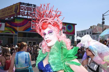 New York şehri 2025 Coney Adası deniz kızı günü geçidi Brooklyn 'de. New York, New York, ABD. 43. Geleneksel Denizkızı Geçidi saat tam 13: 00 'te gerçekleşti. (Victor m matos / the new ws2)