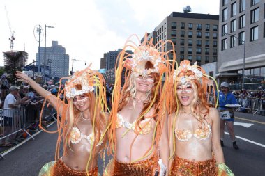 New York şehri 2025 Coney Adası deniz kızı günü geçidi Brooklyn 'de. New York, New York, ABD. 43. Geleneksel Denizkızı Geçidi saat tam 13: 00 'te gerçekleşti. (Victor m matos / the new ws2)