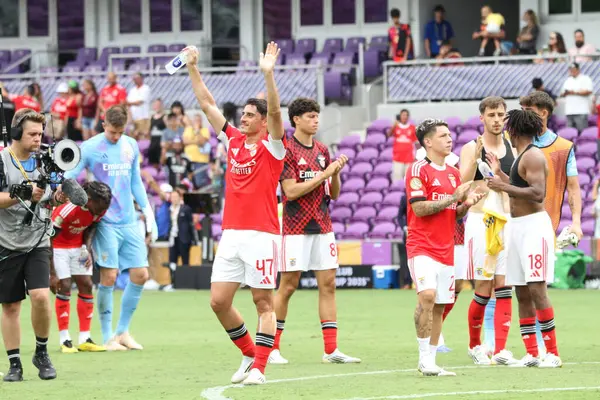 20 Haziran 2025, Orlando, Florida, ABD: Benfica oyuncuları, Orlando 'daki Inter & co Stadyumu' ndaki Auckland FC ile sl Benfica arasındaki futbol maçının sonunda taraftarlara teşekkür etti. (niyi fote / the new ws2)