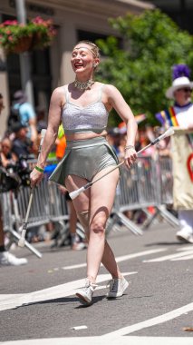 New York Gurur Yürüyüşü 2025 'in gururu. 29 Haziran 2025. New York, ABD: New York şehri bugün binlerce insanın yıllık lgbtq + kimliğini kutlamak ve eşitlik talep etmek için toplanmasıyla canlandı (Jorge Estrellado / the enews2)