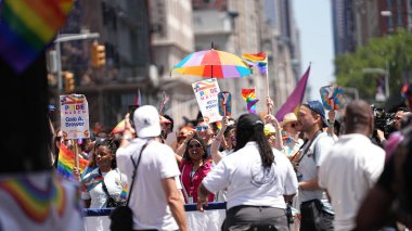 New York Gurur Yürüyüşü 2025 'in gururu. 29 Haziran 2025. New York, ABD: New York şehri bugün binlerce insanın yıllık lgbtq + kimliğini kutlamak ve eşitlik talep etmek için toplanmasıyla canlandı (Jorge Estrellado / the enews2)
