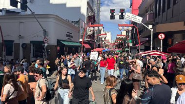 Sao Paulo (SP), Brezilya 06 / 29 / 2025 - Sao Paulo 'daki Praca da Liberdade' de, gastronomi ve geziler için turistleri ve yerlileri bir araya getiren geleneksel bir Japon mahallesi (oslaim brito / theenews2)