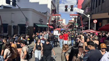 Sao Paulo (SP), Brezilya 06 / 29 / 2025 - Sao Paulo 'daki Praca da Liberdade' de, gastronomi ve geziler için turistleri ve yerlileri bir araya getiren geleneksel bir Japon mahallesi (oslaim brito / theenews2)