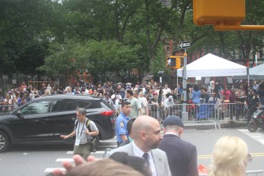 Sean Diddy Combs şantaj komplosundan suçsuz bulundu. 2 Temmuz 2025, New York, ABD: 5 suçlamanın 2 'sinde suçlu bulunan Sean Diddy Combs' un davası sırasında kalabalığın ve medyanın kesiti (niyi fote / theenews2)