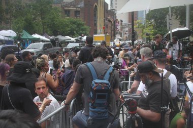 Sean Diddy Combs şantaj komplosundan suçsuz bulundu. 2 Temmuz 2025, New York, ABD: 5 suçlamanın 2 'sinde suçlu bulunan Sean Diddy Combs' un davası sırasında kalabalığın ve medyanın kesiti (niyi fote / theenews2)