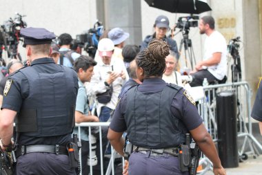 Sean Diddy Combs şantaj komplosundan suçsuz bulundu. 2 Temmuz 2025, New York, ABD: 5 suçlamanın 2 'sinde suçlu bulunan Sean Diddy Combs' un davası sırasında kalabalığın ve medyanın kesiti (niyi fote / theenews2)