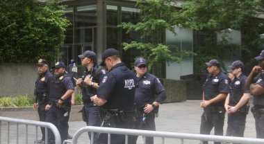 Sean Diddy Combs şantaj komplosundan suçsuz bulundu. 2 Temmuz 2025, New York, ABD: 5 suçlamanın 2 'sinde suçlu bulunan Sean Diddy Combs' un davası sırasında kalabalığın ve medyanın kesiti (niyi fote / theenews2)