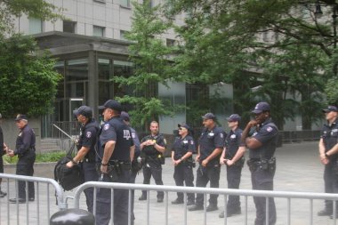 Sean Diddy Combs şantaj komplosundan suçsuz bulundu. 2 Temmuz 2025, New York, ABD: 5 suçlamanın 2 'sinde suçlu bulunan Sean Diddy Combs' un davası sırasında kalabalığın ve medyanın kesiti (niyi fote / theenews2)