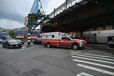 Bir adam vurularak öldürüldü, diğeri vuruldu ve 15 yaşındaki bir çocuk, Bronx, New York, ABD 'deki 41. Bölge' nin sınırları içinde Westchester Bulvarı ve Güney Bulvarı 'nda dudağında bir yırtık oluştu. 8 Temmuz 2025