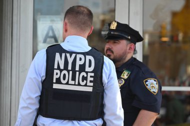 Bir adam vurularak öldürüldü, diğeri vuruldu ve 15 yaşındaki bir çocuk, Bronx, New York, ABD 'deki 41. Bölge' nin sınırları içinde Westchester Bulvarı ve Güney Bulvarı 'nda dudağında bir yırtık oluştu. 8 Temmuz 2025