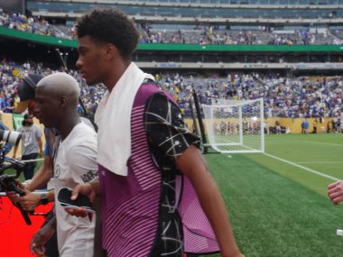 Chelsea, Fifa Dünya Kupası 2025 yarı finallerinde fluminense 'i yendi. 8 Temmuz 2025, New Jersey, ABD: Chelsea oyuncuları futbol maçından sonra taraftarlarıyla fluminense 'e karşı zaferlerini kutluyorlar (niyi fote / thews2)