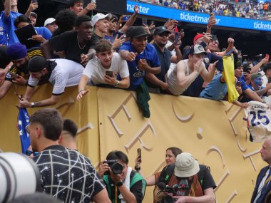 Chelsea, Fifa Dünya Kupası 2025 yarı finallerinde fluminense 'i yendi. 8 Temmuz 2025, New Jersey, ABD: Chelsea oyuncuları futbol maçından sonra taraftarlarıyla fluminense 'e karşı zaferlerini kutluyorlar (niyi fote / thews2)