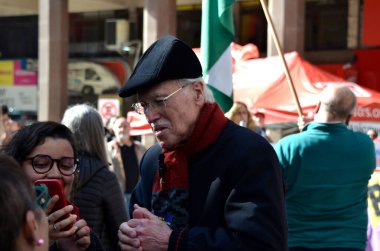Porto Alegre (SC), 10 Temmuz 2025 Protesto / Şehirler / Ekonomi A gösterisi sendikalar, siyasi partiler ve öğrenci birliği tarafından Perşembe günü öğleden sonra gerçekleştirildi..