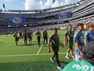 Yarı finaller sırasında ve sonrasında gerçek Madrid oyuncularının ruh hali psg-fifa dünya kupasına karşı. 9 Temmuz 2025, New Jersey, ABD: ilk yarının ardından ve futbol maçının sonunda gerçek Madrid oyuncularının ruh hali (niyi fote / thews2)