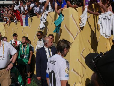 Yarı finaller sırasında ve sonra gerçek Madrid oyuncuları psg-fifa dünya kupasına karşı. 9 Temmuz 2025, New Jersey, ABD: Modric # 10 ilk yarının ardından ve futbol maçının sonunda (niyi fote / thews2)