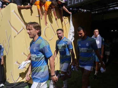 Yarı finaller sırasında ve sonra gerçek Madrid oyuncuları psg-fifa dünya kupasına karşı. 9 Temmuz 2025, New Jersey, ABD: Modric # 10 ilk yarının ardından ve futbol maçının sonunda (niyi fote / thews2)