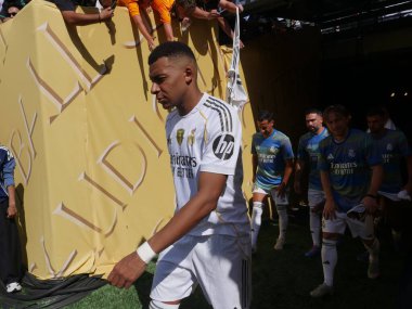 Yarı finaller sırasında ve sonra gerçek Madrid oyuncuları psg-fifa dünya kupasına karşı. 9 Temmuz 2025, New Jersey, ABD: mbappe # 9 gerçek Madrid oyuncularının ilk yarıdan sonra ve futbol maçının sonunda (niyi fote / theenews2)