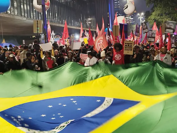 Sao Paulo (SP), Brezilya 7 / 10 / 2025 - Protestocular Brezilya 'nın egemenliği ve milyarderlerin, bankaların ve bahislerin vergilendirilmesi ve Donald Trump (leandro chemalle / theenews2)