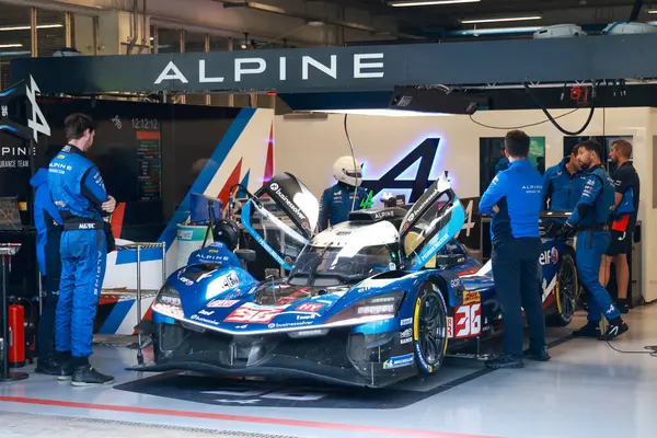 Sao Paulo (SP), Brezilya 7 / 10 / 2025 Movement in the Rolex 6 Hours of Sao Paulo pit, in the Fifth of the FIA WEC (Dünya Dayanıklılık Şampiyonası), which 's taken at the Jose Carlos Pace racetrack (leco viana / thenews2)