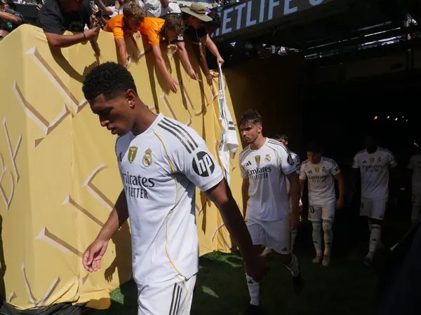 Yarı finaller sırasında ve sonrasında gerçek Madrid oyuncularının ruh hali psg-fifa dünya kupasına karşı. 9 Temmuz 2025, New Jersey, ABD: ilk yarının ardından ve futbol maçının sonunda gerçek Madrid oyuncularının ruh hali (niyi fote / thews2)