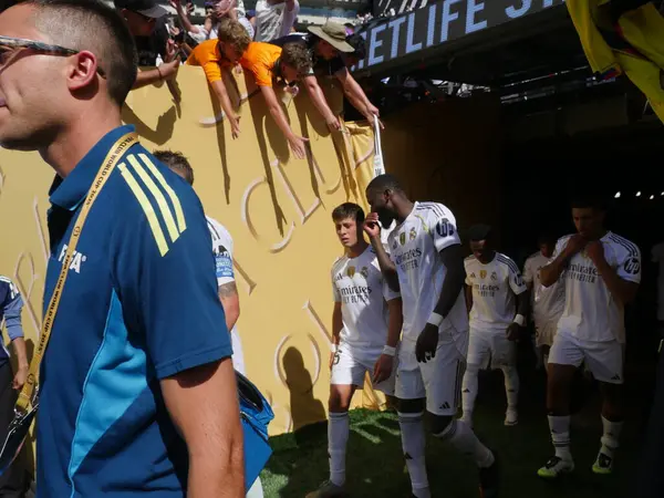 Yarı finaller sırasında ve sonrasında gerçek Madrid oyuncularının ruh hali psg-fifa dünya kupasına karşı. 9 Temmuz 2025, New Jersey, ABD: ilk yarının ardından ve futbol maçının sonunda gerçek Madrid oyuncularının ruh hali (niyi fote / thews2)