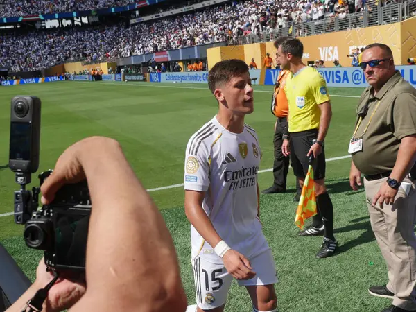 Yarı finaller sırasında ve sonrasında gerçek Madrid oyuncularının ruh hali psg-fifa dünya kupasına karşı. 9 Temmuz 2025, New Jersey, ABD: ilk yarının ardından ve futbol maçının sonunda gerçek Madrid oyuncularının ruh hali (niyi fote / thews2)