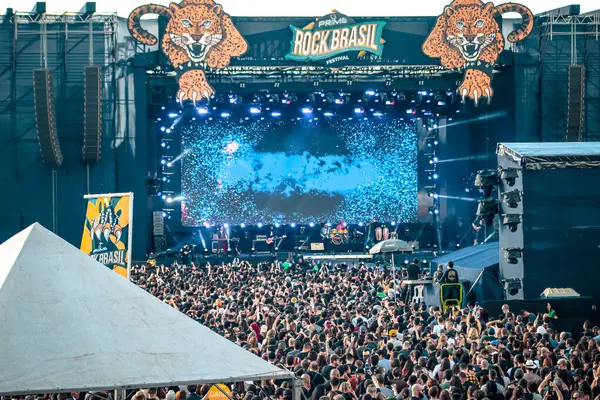 Belo Horizonte (MG), Brezilya 12 / 07 / 2025 Barao Vermelho ve Cazuza (diego tavares / theenews2) arasındaki yeni şarkının adı olan Do Tamanho da Vida (Hayatın Boyutu) ile)