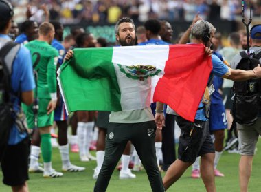 13 Temmuz 2025, New Jersey, ABD: Chelsea ve Psg arasında oynanan futbol maçı sonrasında Metlife Stadyumu 'nda 2025 Dünya Kulüpler Kupası finalleri için geçerli olan taraftarlarla zaferlerini kutluyorlar (niyi fote / theenews2)