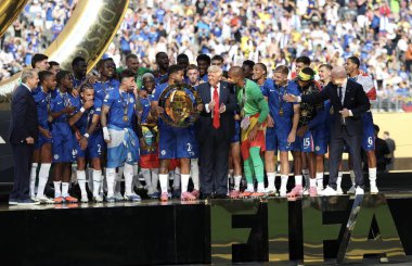 Fifa Dünya Kupası 2025. 13 Temmuz 2025, New Jersey, ABD: FIfa Dünya Kulüpler Kupası finalistleri dalında PSG 'nin teknik direktörü ABD Başkanı Donald Trump sunar (niyi fote / thenews2)