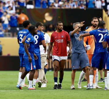 13 Temmuz 2025, New Jersey, ABD: psg koçu Luis Enrique, New Jersey 'deki Metlife Stadyumu' nda oynanan 2025 Dünya Kulüpler Kupası final maçı sonrasında Chelsea 'li Joao pedro' ya saldırdı. (niyi fote / the new ws2)