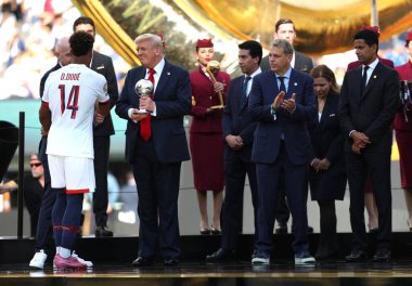 Chelsea ve PSG oyuncuları için madalya töreni: Fifa Dünya Kulüpler Kupası 2925. 13 Temmuz 2025, New Jersey, ABD: Cole Palmer en iyi oyuncu (altın top şampiyonu) ve Robert Sanchez (altın eldiven kazandı) (niyi fote / thenews2)