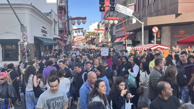 Sao Paulo (SP), Brezilya 07 / 13 / 2025 - Sao Paulo şehrinin merkezi bölgesi olan Liberdade Mahallesi 'nde turist hareketi, bu Pazar, 13 Temmuz 2025. (Oslaim Brito / the newws2)