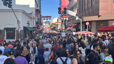 Sao Paulo (SP), Brezilya 07 / 13 / 2025 - Sao Paulo şehrinin merkezi bölgesi olan Liberdade Mahallesi 'nde turist hareketi, bu Pazar, 13 Temmuz 2025. (Oslaim Brito / the newws2)