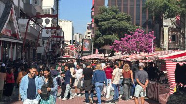 Sao Paulo (SP), Brezilya 07 / 13 / 2025 - Sao Paulo şehrinin merkezi bölgesi olan Liberdade Mahallesi 'nde turist hareketi, bu Pazar, 13 Temmuz 2025. (Oslaim Brito / the newws2)