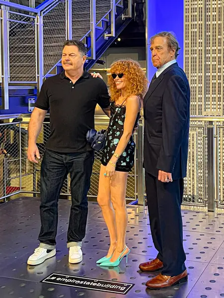 Natasha Lyonne, Nick offerman & John Goodman Şirinler 'in galası için Empire State binasını aydınlattı. 16 Temmuz 2025, New York, ABD. (Jeff Rivera / Newws2)