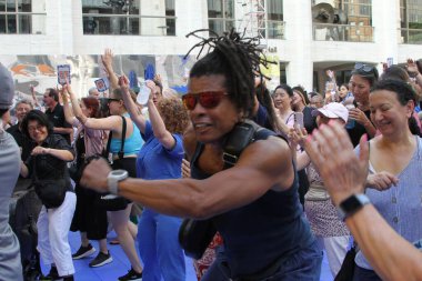 Caique vidal & batuque, New York 'taki Brezilya haftası için yazın canlı performans sergiliyor. 17 Temmuz 2025, New York, ABD (niyi fote / theenews2)