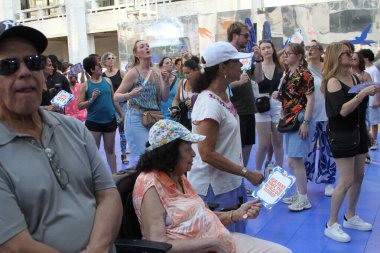 Caique vidal & batuque, New York 'taki Brezilya haftası için yazın canlı performans sergiliyor. 17 Temmuz 2025, New York, ABD (niyi fote / theenews2)