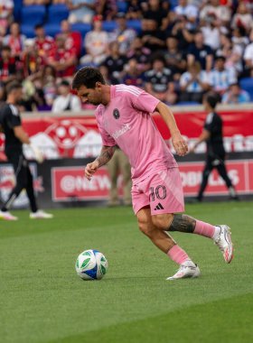 New York Red Bull 'ları aksiyon dolu Mls maçında Miami' ye karşı 5-1 yenildi. 19.2025, Sports Illustrated Stadyumu, Harrison, New Jersey, ABD: Lionel Messi olağanüstü bir performans sergiledi (Jorge Estrellado / the enews2)