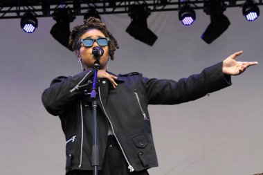 Melly yaz aylarında Brezilya 'da sahne alıyor. 18 Temmuz 2025, New York, ABD: Melly altı yaşında şarkı söylemeye başladı ve sadece 23 yaşında Amerikan R & B 'sini harmanlayarak Brezilya müziğinde göze çarpan bir ses olarak ortaya çıktı. (niyi fote / the new ws2)