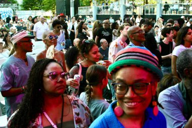 Melly yaz aylarında Brezilya 'da sahne alıyor. 18 Temmuz 2025, New York, ABD: Melly altı yaşında şarkı söylemeye başladı ve sadece 23 yaşında Amerikan R & B 'sini harmanlayarak Brezilya müziğinde göze çarpan bir ses olarak ortaya çıktı. (niyi fote / the new ws2)